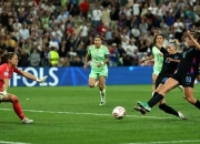 米兰APP下载-意大利女足后卫防守坚固，顶住对手压力