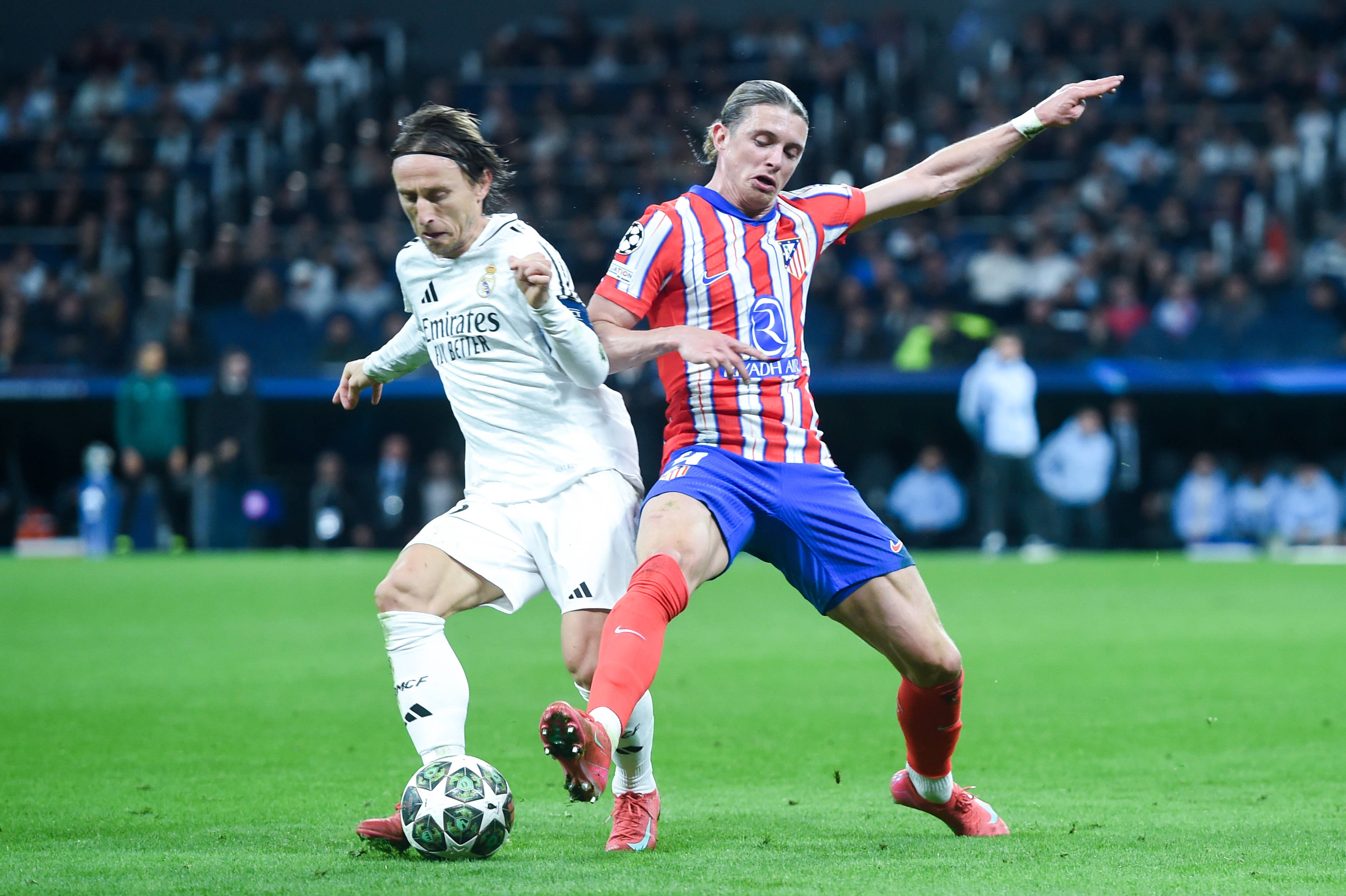 欧预赛比赛打响，球队争夺胜利