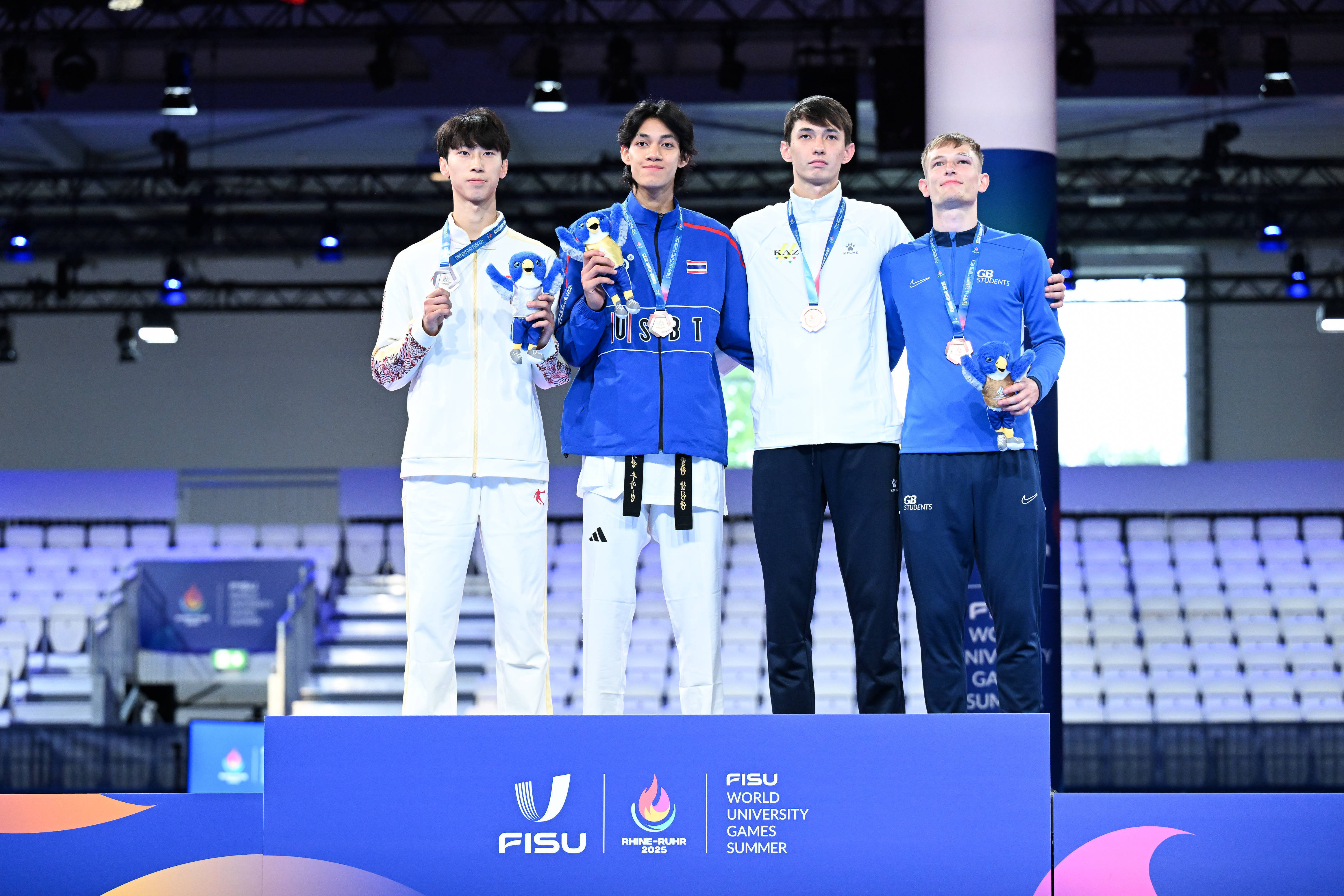 泰国选手取得跆拳道比赛亚军