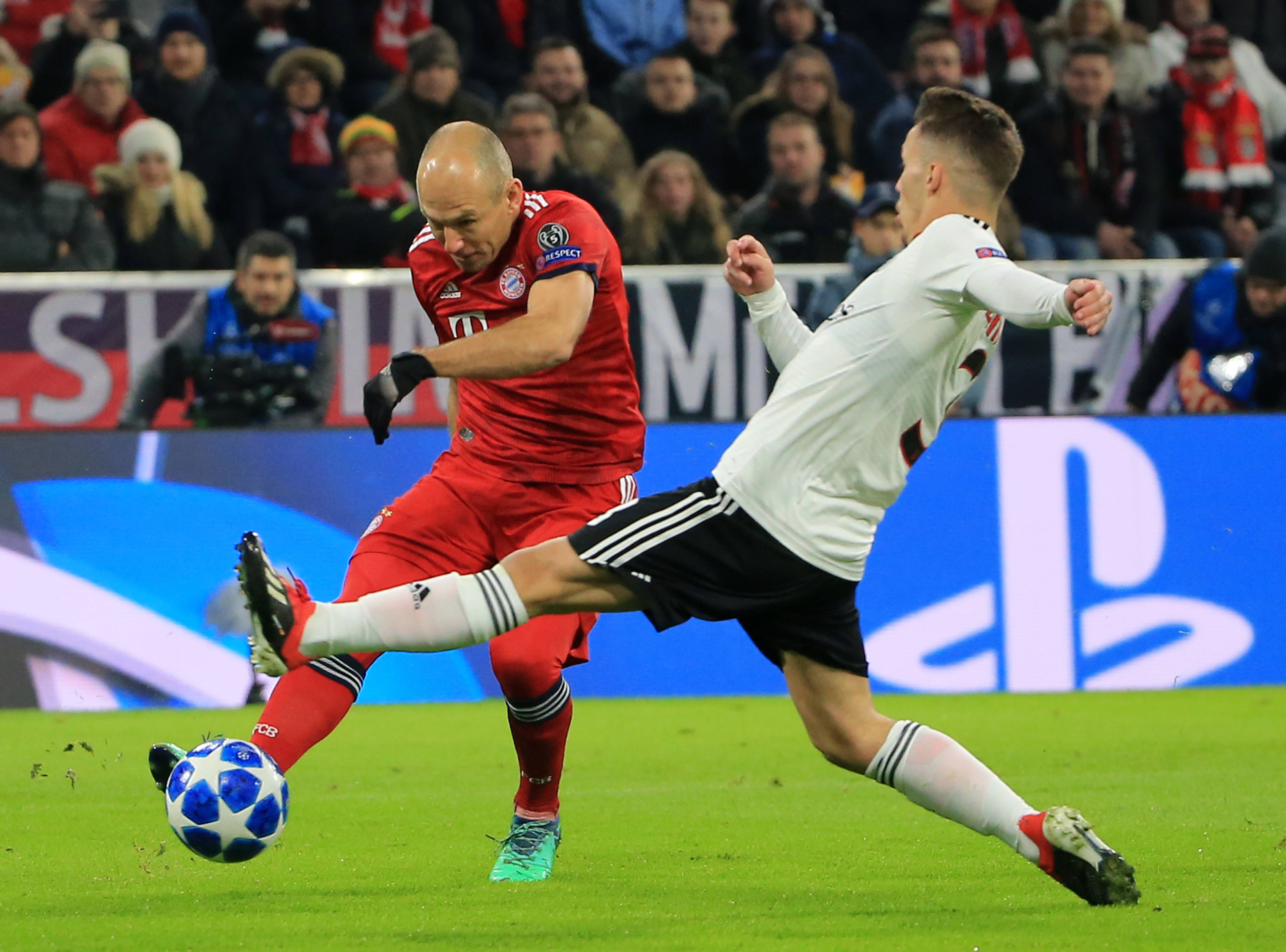 精彩绝伦，足球赛场上强强对决！