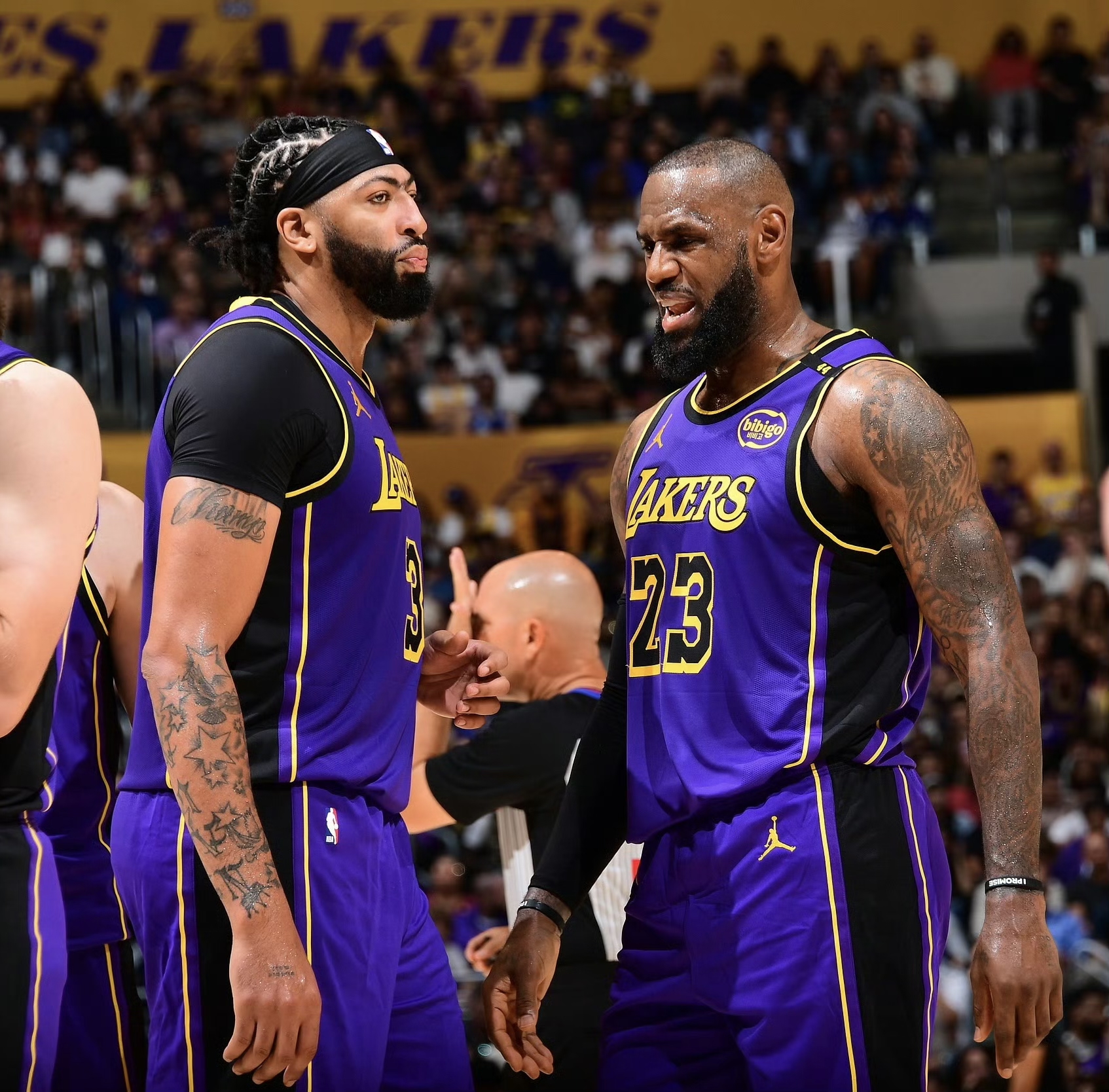 湖人迎战活塞，豪取主场胜利