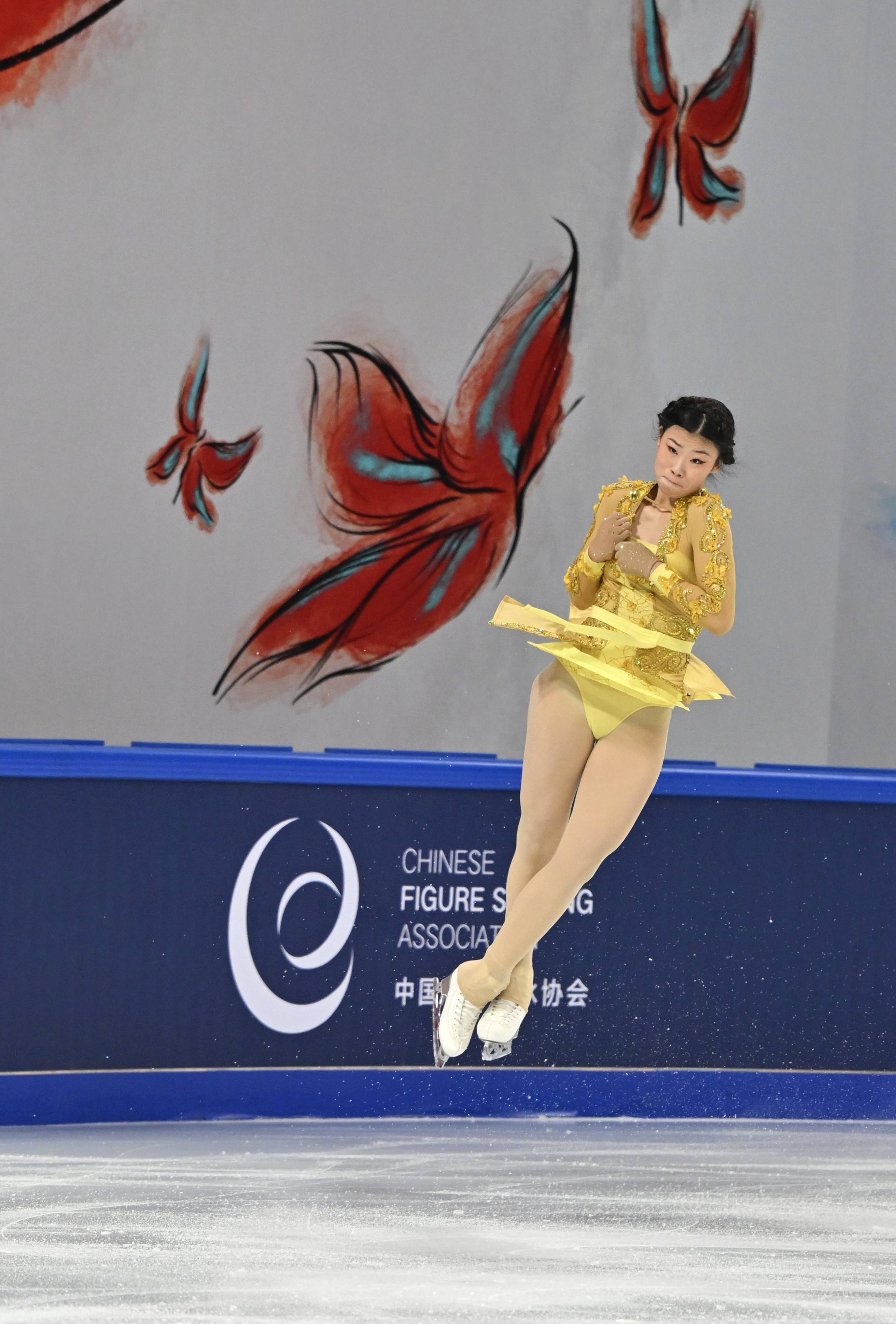 冰上飘逸花滑赛，优雅身姿尽显高水准