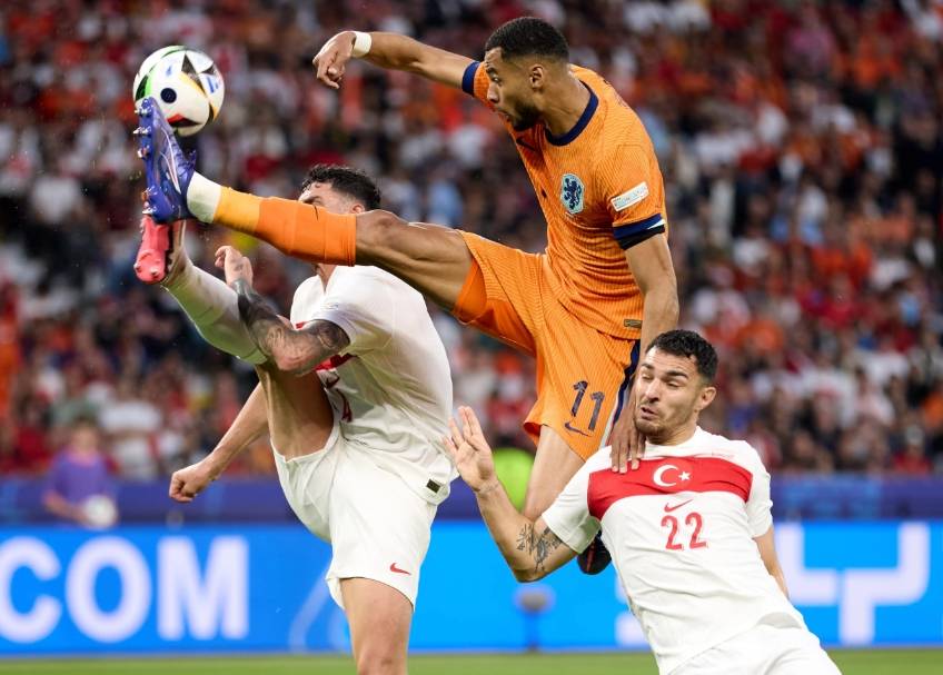 捷克队在欧预赛淘汰赛中取得突破性胜利