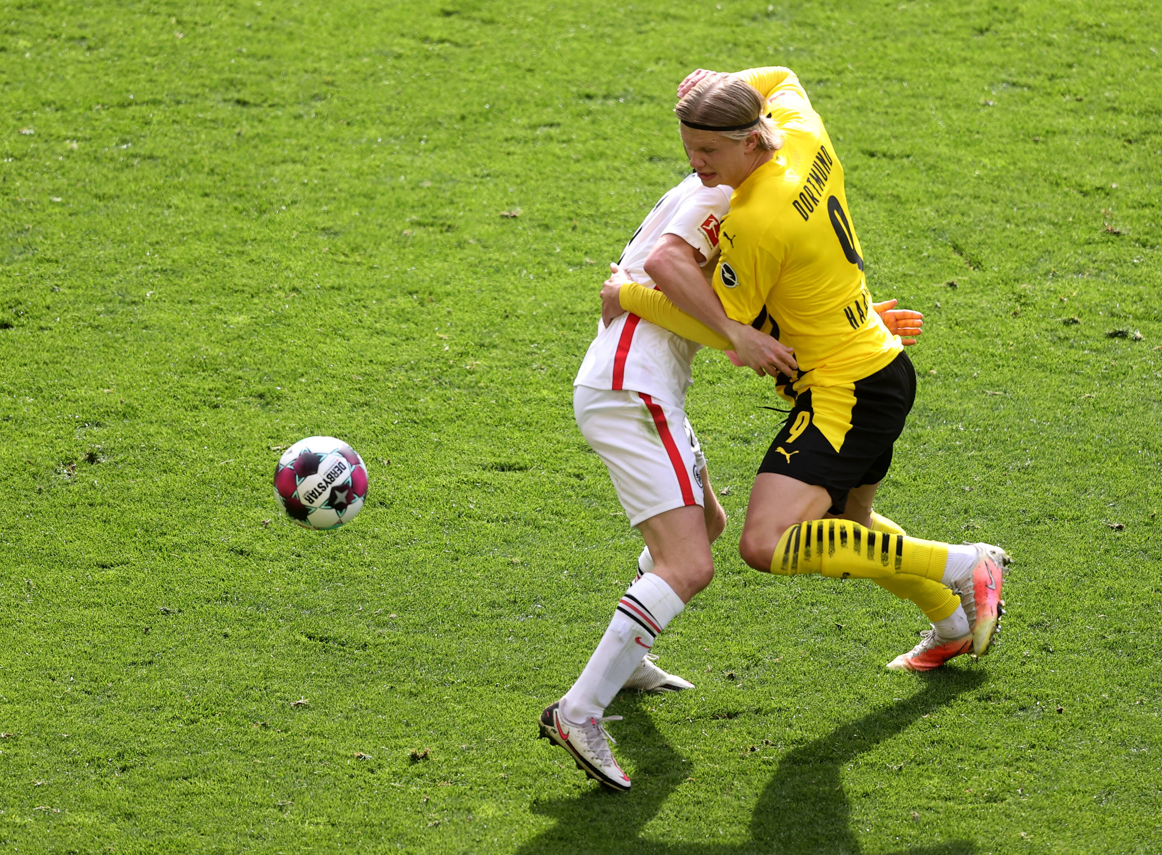 多特蒙德主场3-1逆转胜积分榜垫底的法兰克福 多特蒙德主场3-1逆转胜积分榜垫底的法兰克福