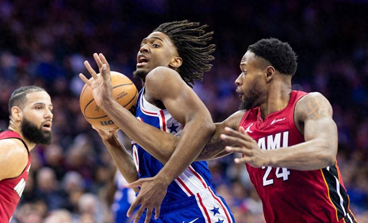 正在进行中的比赛陷入胶着，双方势均力敌激烈对抗的简单介绍