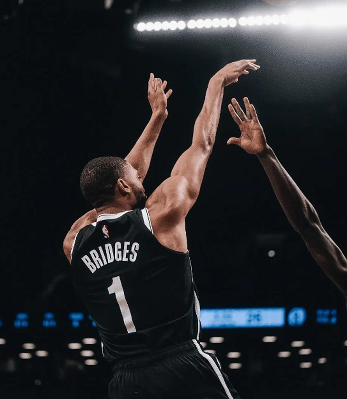 篮网阻击黄蜂，内线上增辅助较量