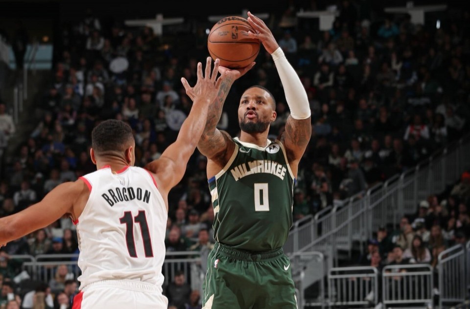 开拓者击败雷霆，利拉德展现超神表现