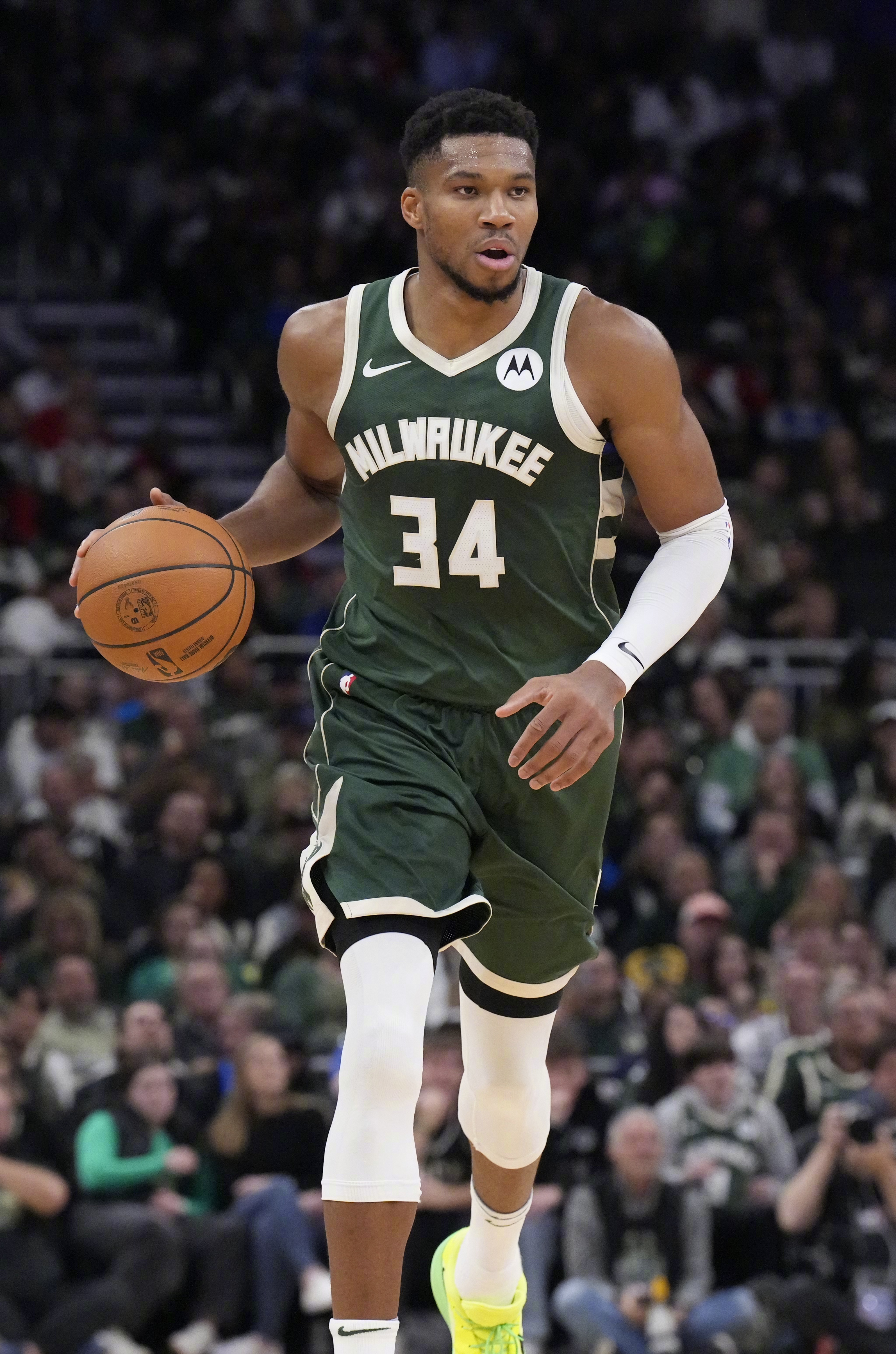 雄鹿不敌尼克斯，遭遇两连败