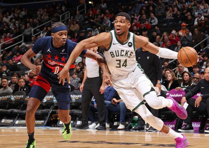 雄鹿横扫篮网，字母哥领军取得胜利