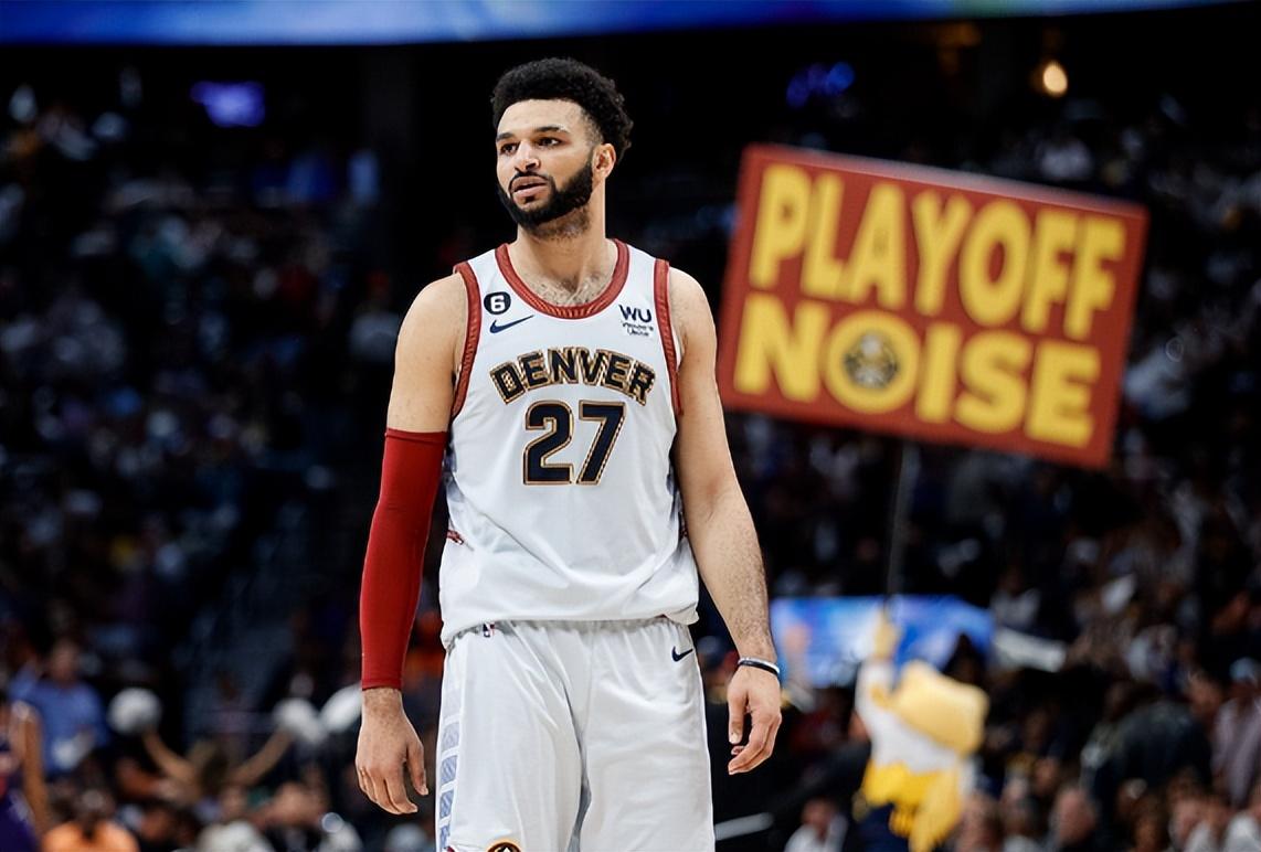 雄鹿逆转掘金，终结两连败的简单介绍