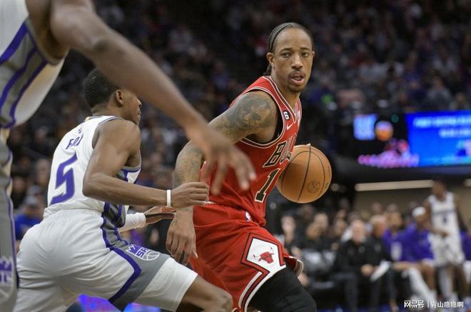 马刺战胜灰熊，德罗赞狂砍37分