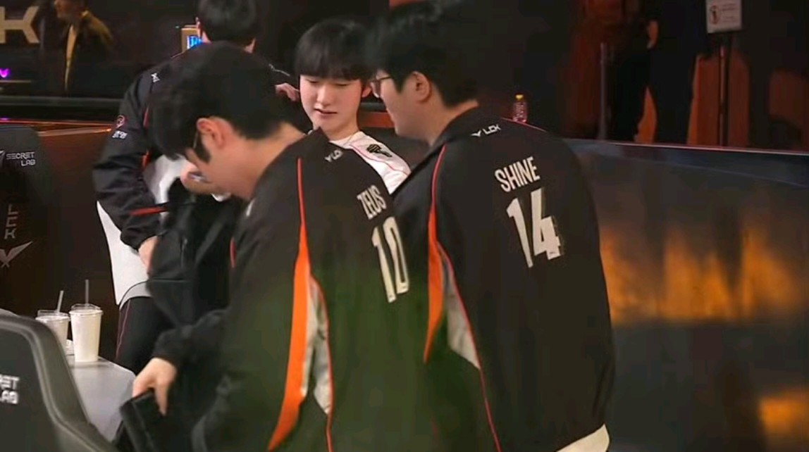 DFM绝杀HLE，Keria线上压制力十足峡谷大战全球总决赛，留下经典瞬间的简单介绍