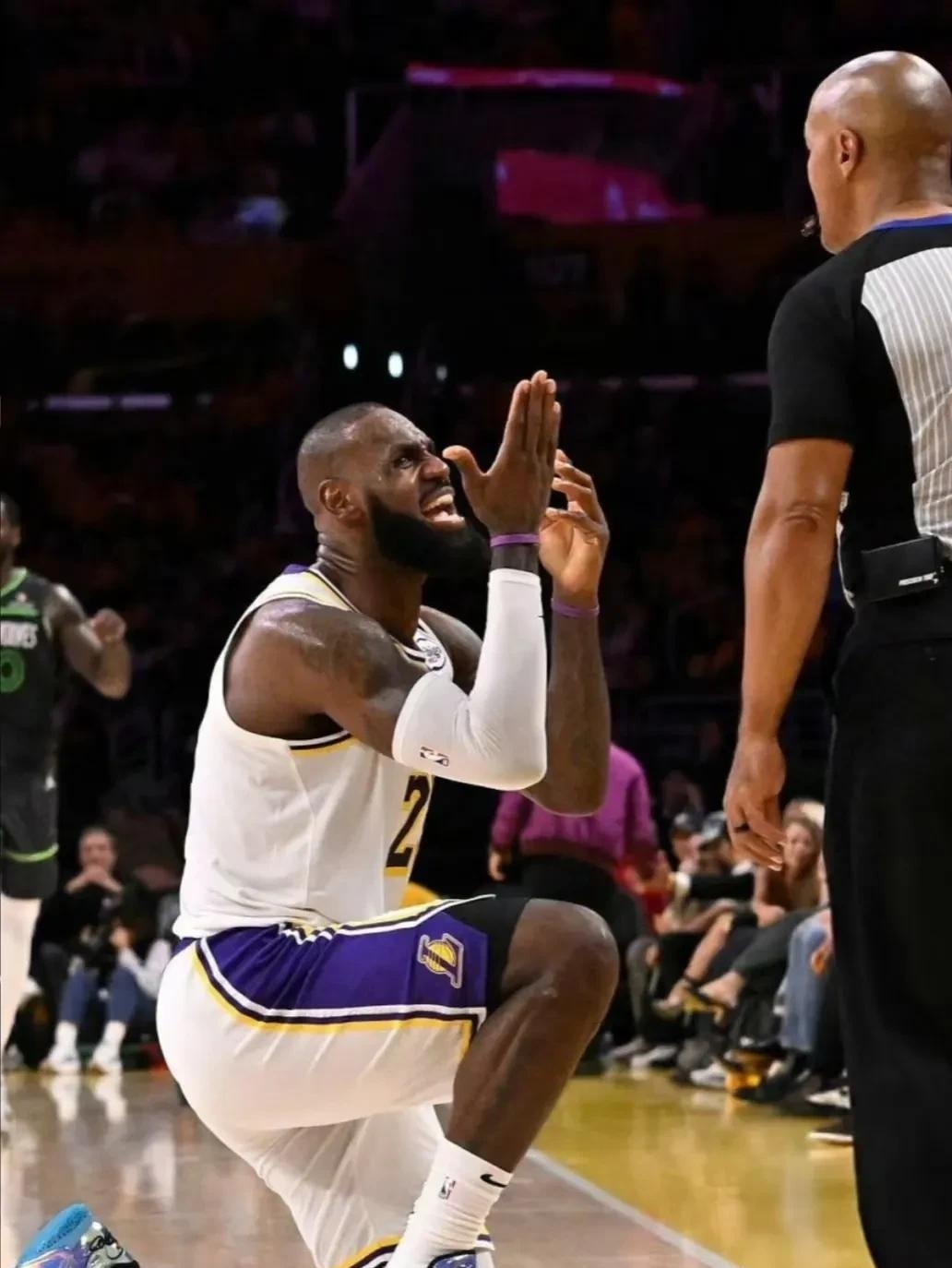 湖人惨败公牛,詹姆斯状态低迷 湖人惨败公牛,詹姆斯状态低迷