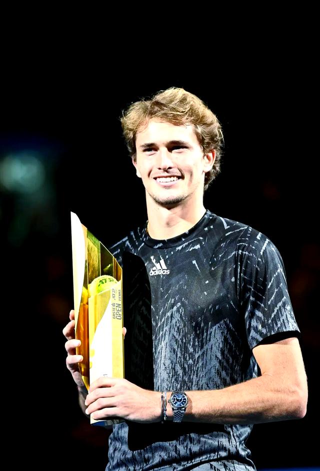 关于年终总决赛险胜蒙特卡洛大师赛，兹维列夫扛起全队的信息